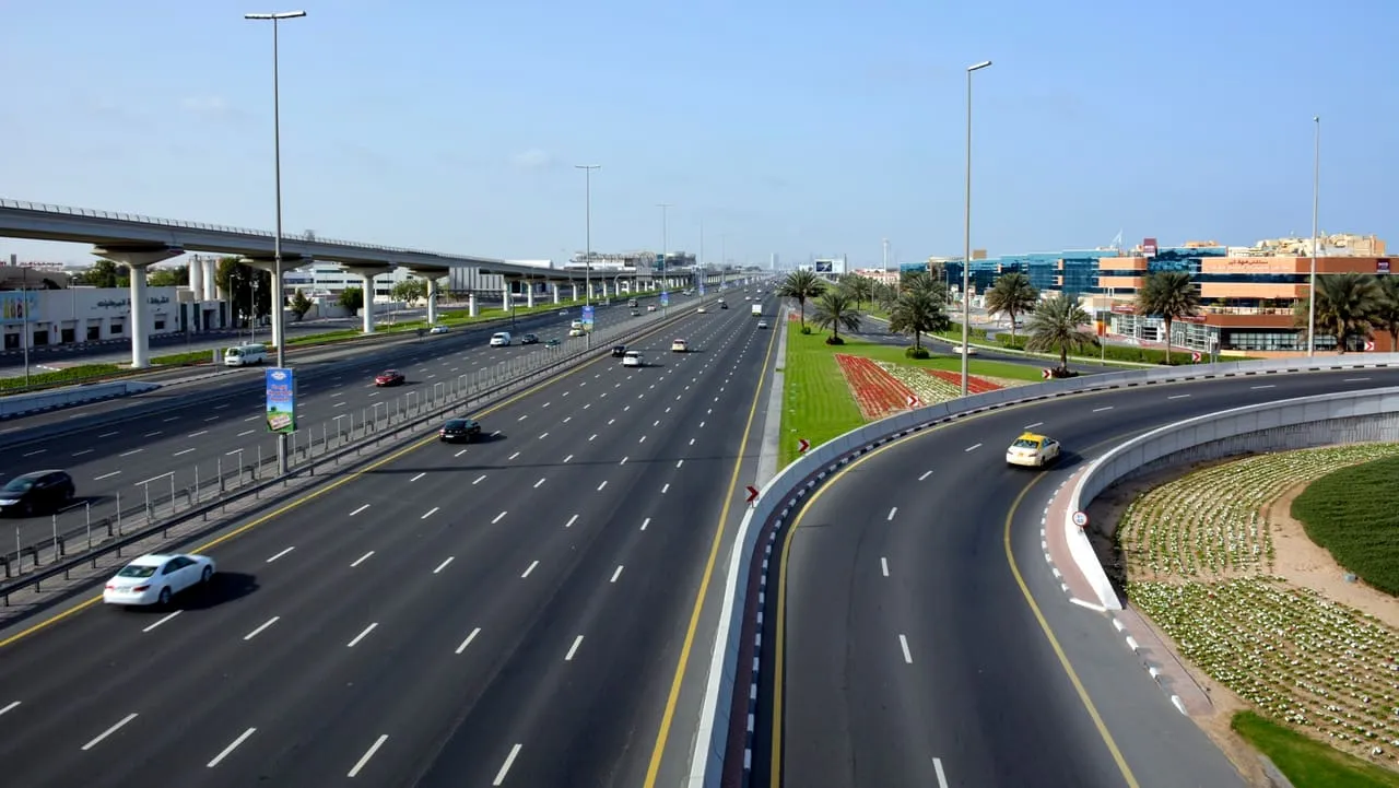 Sheikh Zayed Road in Dubai with light traffic, the Dubai Metro viaduct running beside the lanes
